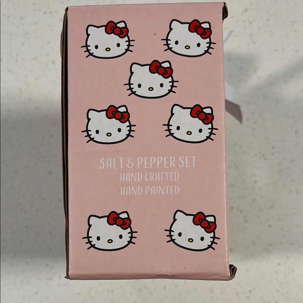 HELLO KITTY HEART EYES RAINBOW Salt & Pepper Shakers NWT - Picture 3 of 8